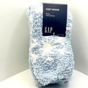 🦋$5 ~ Gap Women’s Cozy Socks ~ Fuzzy Light Blue W/Snowflakes ~ New W Tags